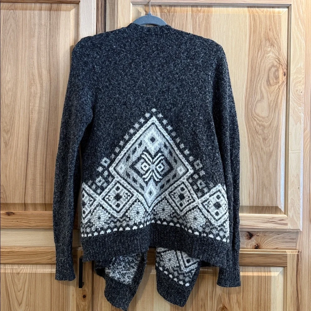 Hollister cozy open